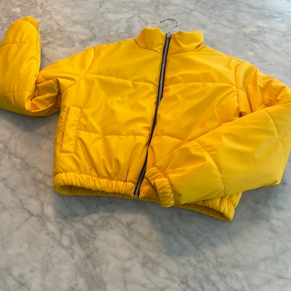 CROPPED GOLD PUFFER JACKET